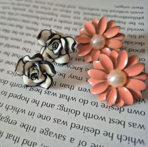 Floral Stud Earrings Set - Black and Pink
